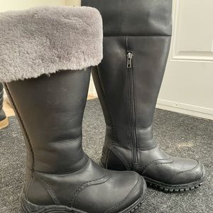 UGG tall winter boots size 5 (true to size) Only worn twice!